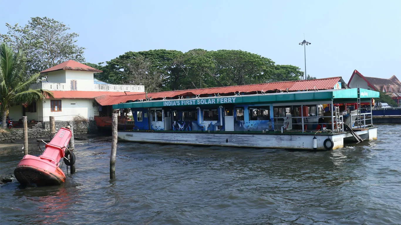 vaikkom-solar-boat-for-service-new